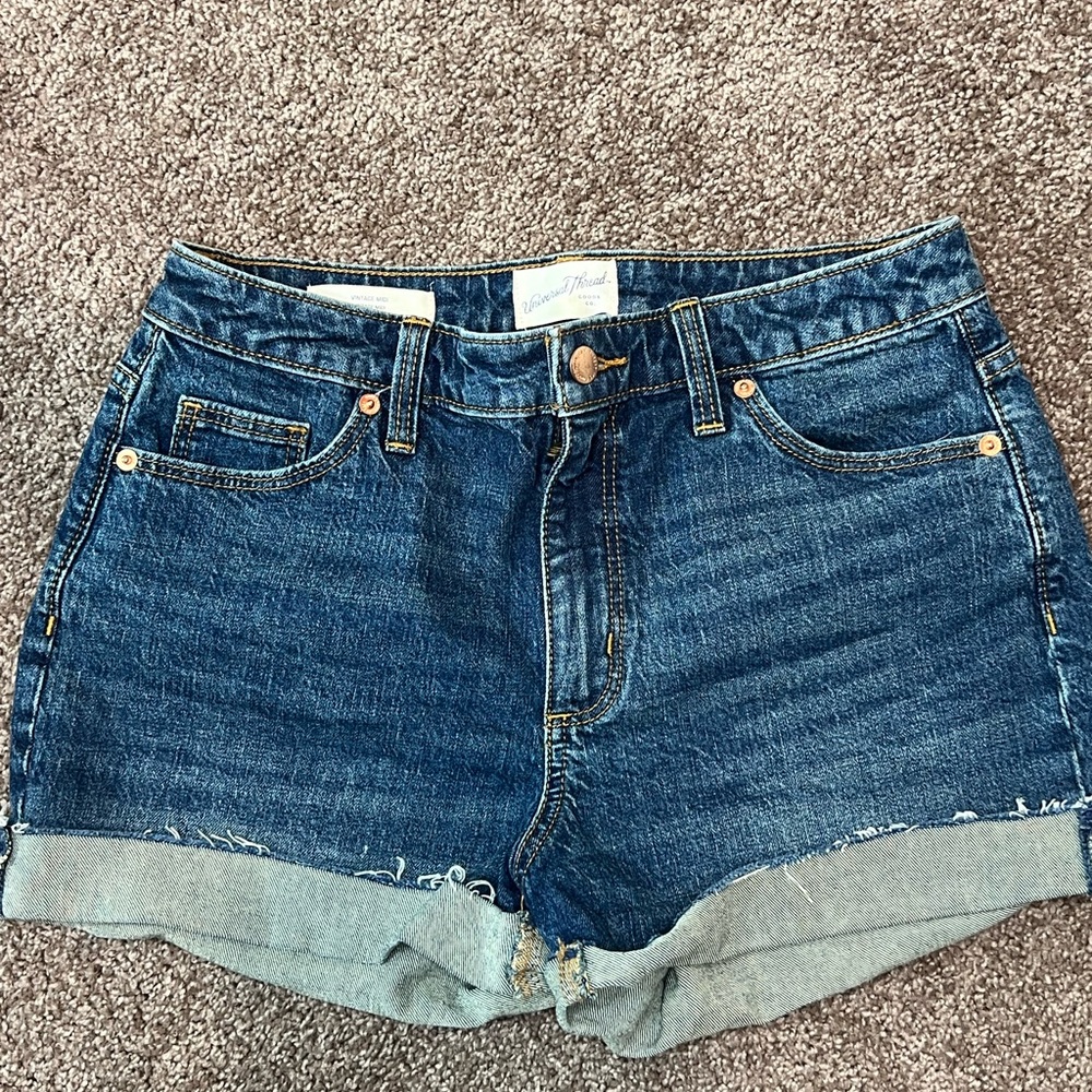 NWOT Universal Threads Vintage Midi Denim Shorts